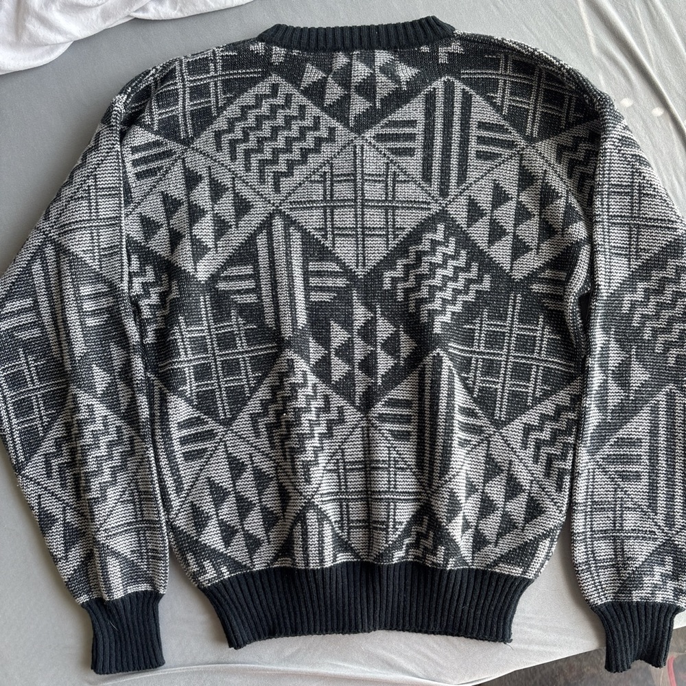 VTG Sweater - Picture 4 of 4